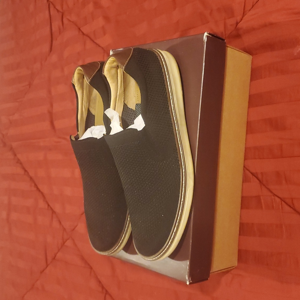 Johnston and Murphy summer slip shoes in 10.5. - Picture 2 of 4